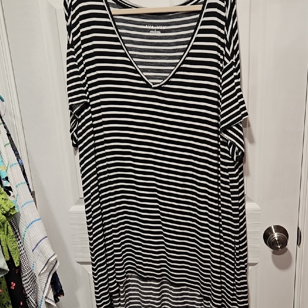 Ava & Viv Black and White Striped Short Sleeve Tee